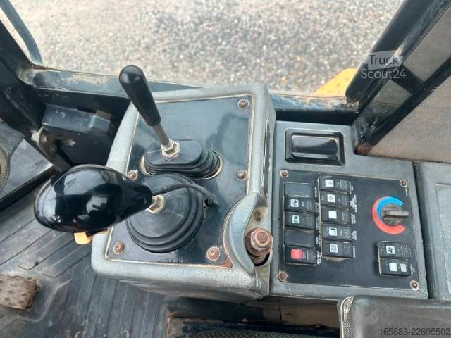 Radlader CATERPILLAR Caterpillar 924 G Radlader 19.000 EUR / AC