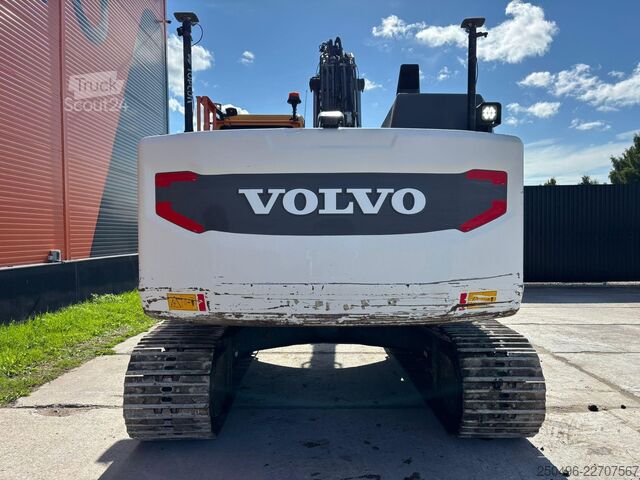 Gosenični bager Volvo EC 220 EL 3D / TILTROTATOR / CENTRAL LUBRICATIO...