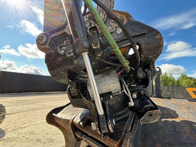Gosenični bager Volvo EC 220 EL 3D / TILTROTATOR / CENTRAL LUBRICATIO...