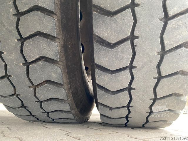 Roll-off tipper truck MAN TGS 26.400 6x4-2 Hydro*HIAB 122-2 Kran*Funk*Lenk