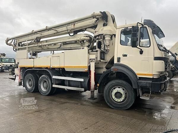 Betonpomp Mercedes-Benz SK