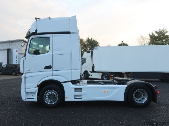 Štandardný ťahač Mercedes Benz 1851 LS Actros Gigaspace Retrader Standklima