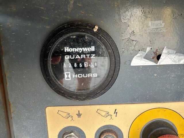 Žirkliniai keltuvai SKYJACK SJ 6226 RT 4x4