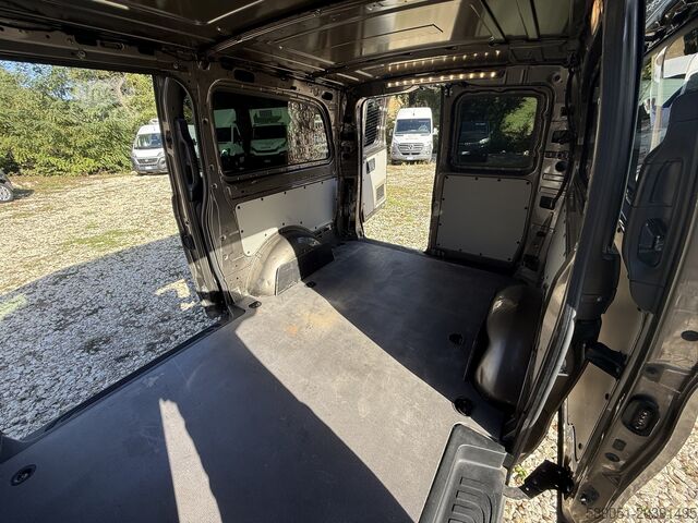 Συμπαγές και υαλωμένο βαν με 3 θέσεις Mercedes-Benz Vito 119 4x4