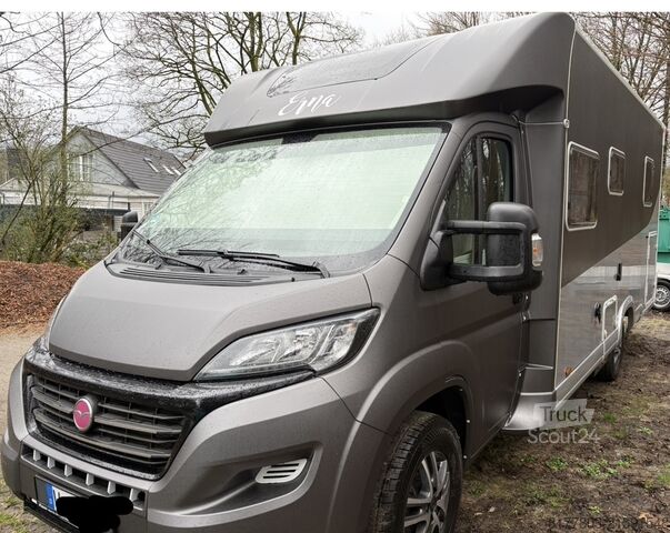 Camper semintegrato Pilote 746