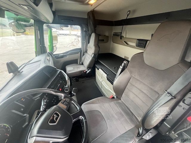 Standard tractor unit MAN TGX 33.510 6x4 BL SA