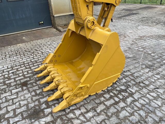Raupenbagger Caterpillar 323D3