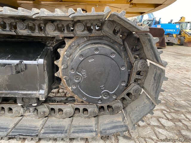 Raupenbagger Caterpillar 323D3