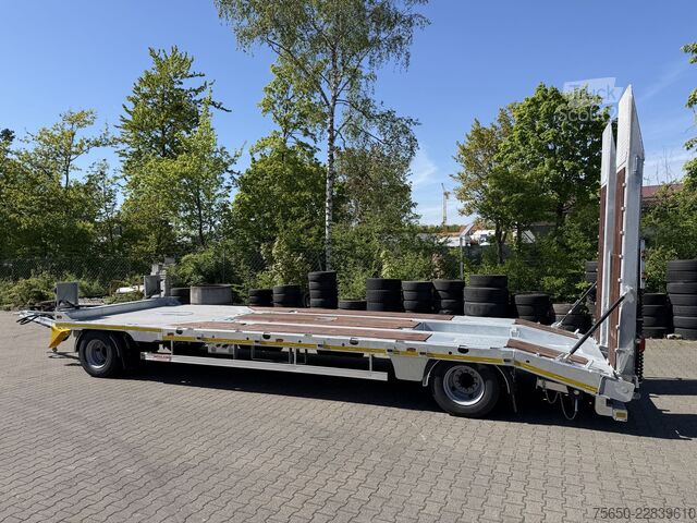 Remorcă cu platformă joasă Möslein T2 Plato 8,20  2 Achs Tieflader mit gerader Ladefläche 8,20 m, Neufahrzeug