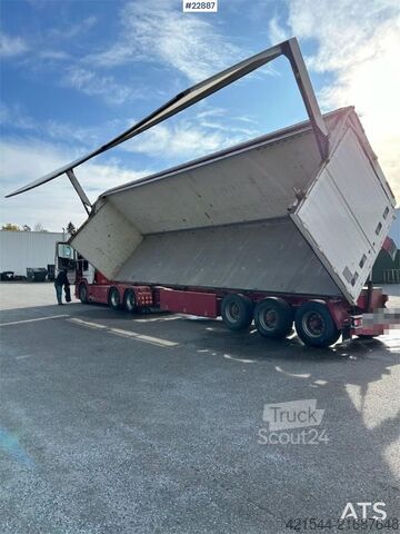 Tipper Vang SHSL 111 wood chip trailer with side tip
