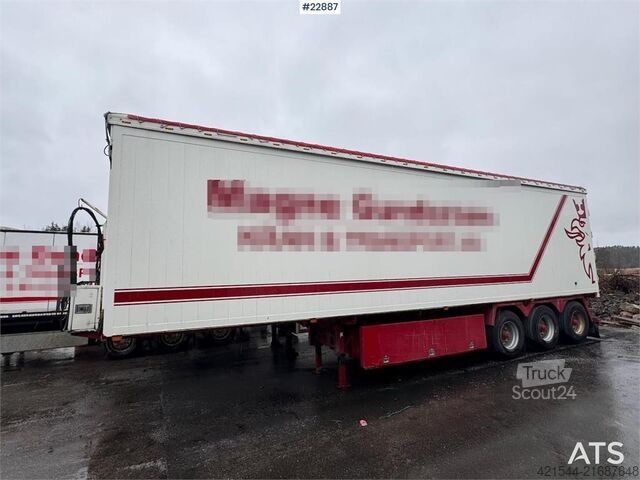 Tipper Vang SHSL 111 wood chip trailer with side tip