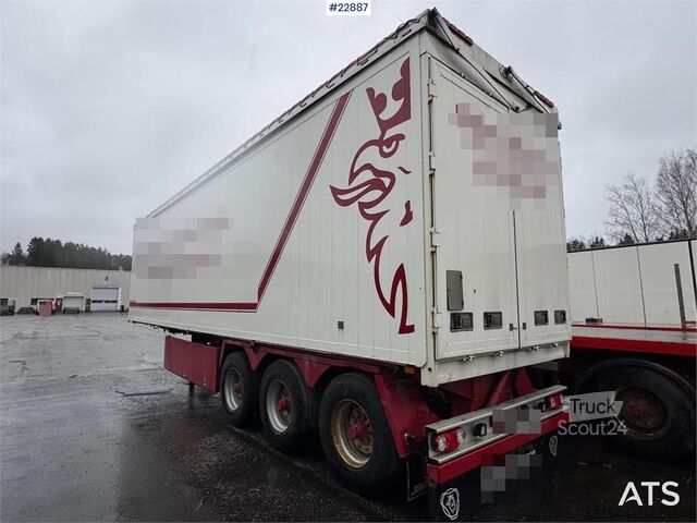 Tipper Vang SHSL 111 wood chip trailer with side tip