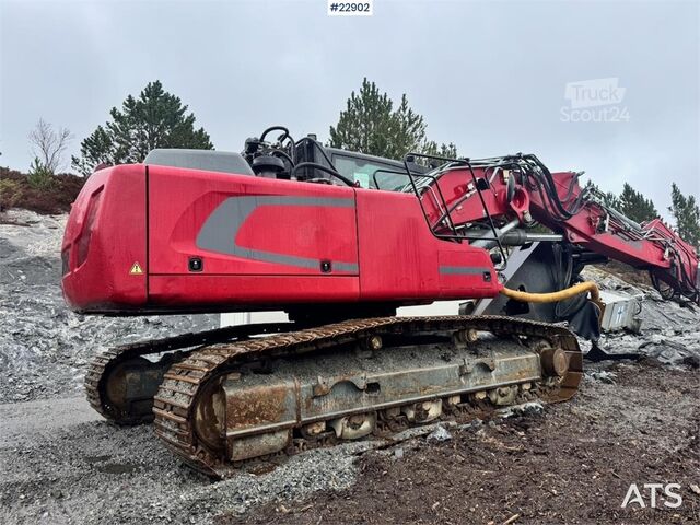Pelle sur chenilles Liebherr R922 crawler excavator with digging bucket and 201