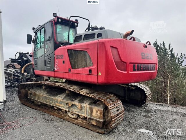 Pelle sur chenilles Liebherr R922 crawler excavator with digging bucket and 201