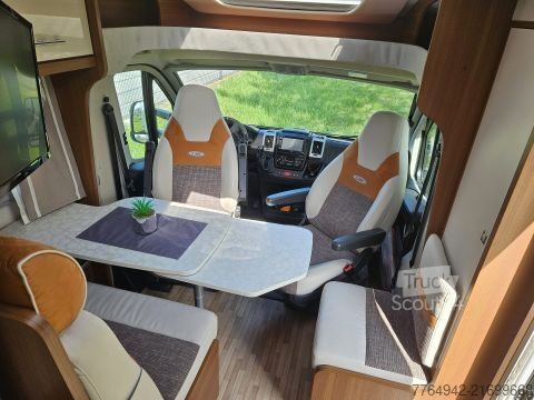 Semi-integrated camper LMC Breezer V 646 G