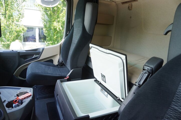 Firanka ADR AT Mercedes-Benz Actros 2545 6x2 MP5/ ADR AT/Curtainsider