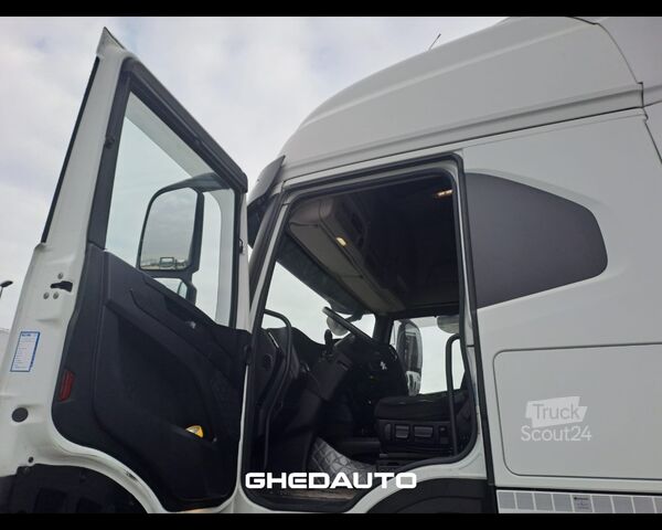 Standardni vlačilec IVECO AS440T/P - AS440 T/P cabinato con ralla