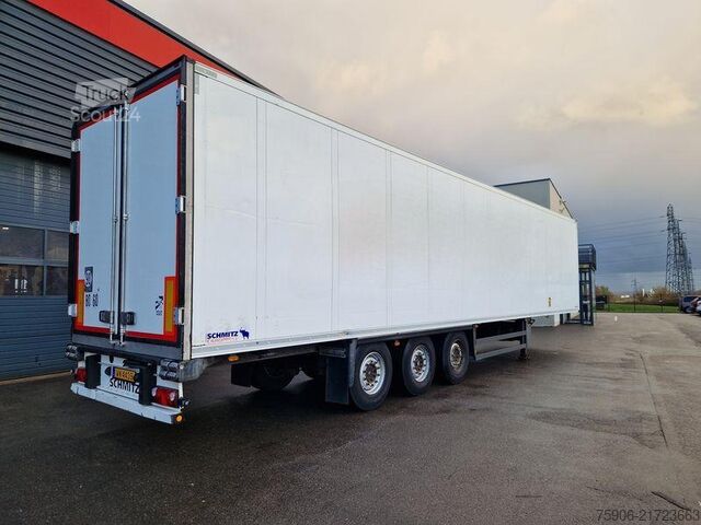 Hladilni polpriklopniki / termo polpriklopniki Schmitz Cargobull FRIGORIFIQUE