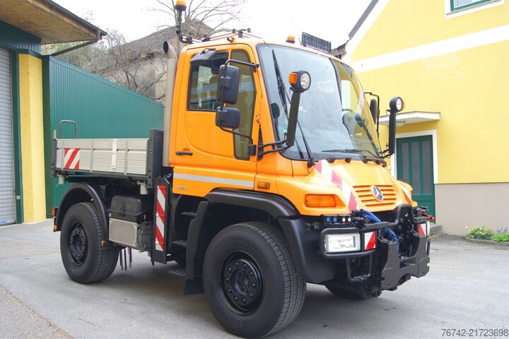 Camion ribaltabile trilaterale UNIMOG U400 Mercedes-Benz/TÜV /Hydrostat/VarioPilot/Salzstreuer 4m³