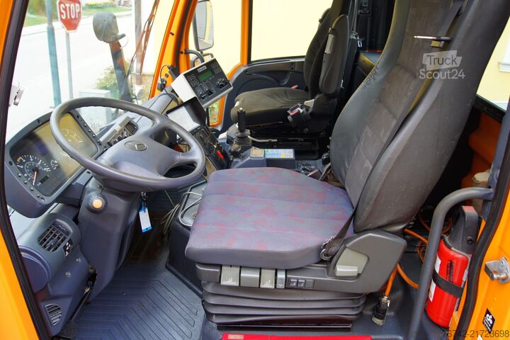 Camion ribaltabile trilaterale UNIMOG U400 Mercedes-Benz/TÜV /Hydrostat/VarioPilot/Salzstreuer 4m³