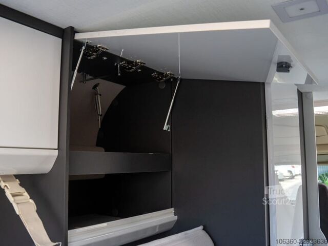 MCLOUIS MENFYS LINE 4 CS MINI VAN MET TOILET GEBRUIKT MCLOUIS MENFYS LINE 4 CS