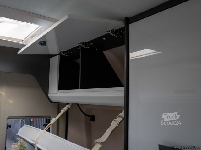 MCLOUIS MENFYS LINE 4 CS MINI VAN MET TOILET GEBRUIKT MCLOUIS MENFYS LINE 4 CS