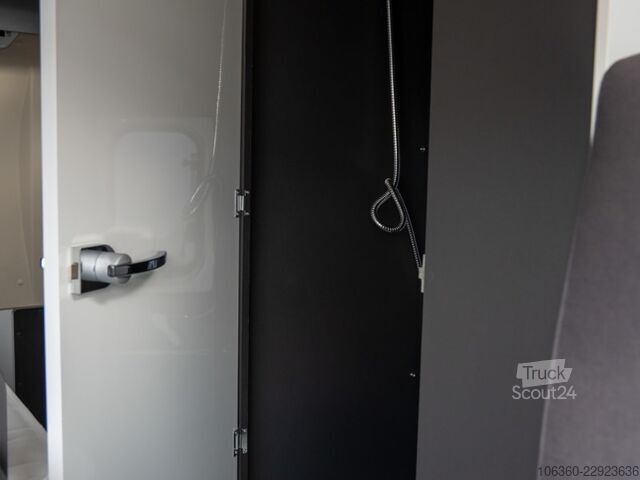 MCLOUIS MENFYS LINE 4 CS MINI VAN MET TOILET GEBRUIKT MCLOUIS MENFYS LINE 4 CS