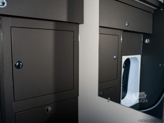 MCLOUIS MENFYS LINE 4 CS MINI VAN MET TOILET GEBRUIKT MCLOUIS MENFYS LINE 4 CS