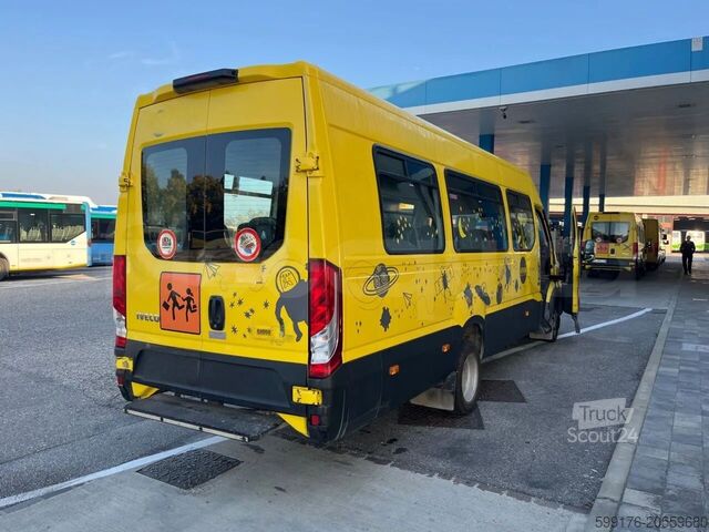 Transport de pasageri IVECO Daily