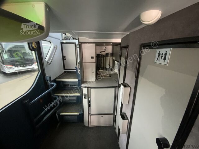 Двоповерховий Neoplan Skyliner L