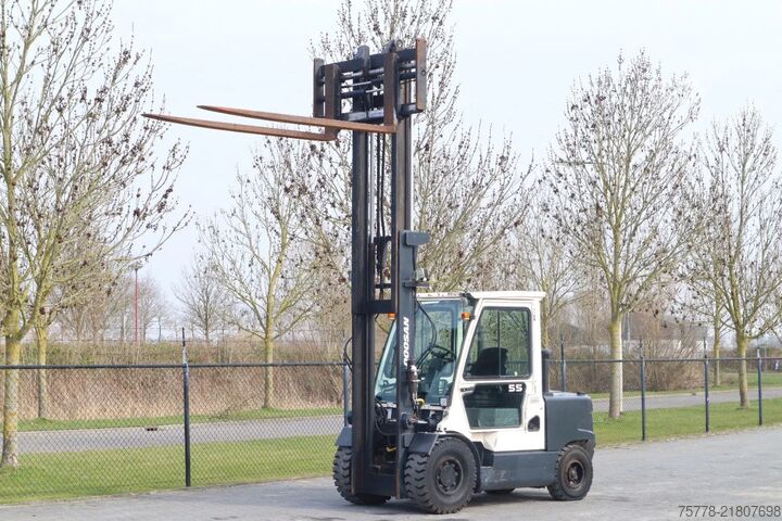 Gaffeltruck Doosan D55C-5 | 5500 KG | SIDESHIFT | POSITIONERS