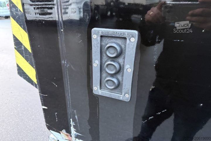 Camión para usos especiales MAN TGL 12.240 4x2 Koffer / HB / Swiss-Vehicle