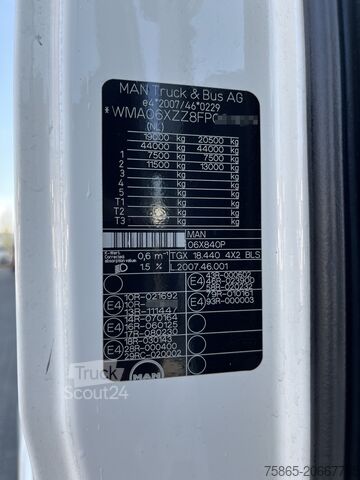 Standard tractor Man TGX 18.440 XXL / 684 dkm / 2 Tanks / Stand klim...