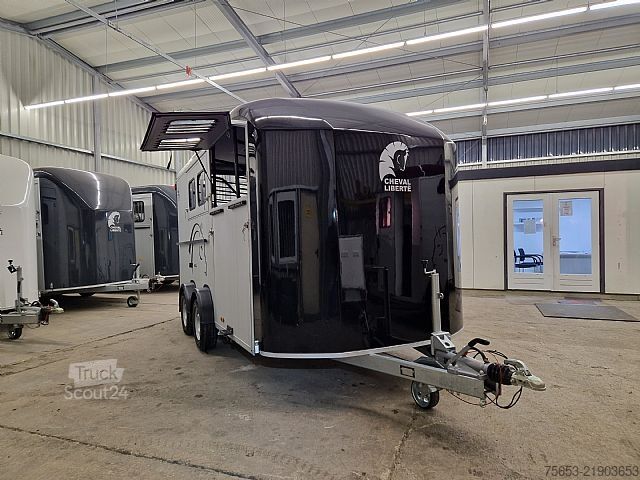 Pferdeanhänger Cheval Liberté Maxi 4 Modell  Frontexit Saddleroom 3500