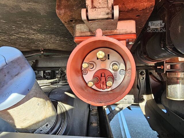 Chladírenská/mrazírenská přeprava MERCEDES-BENZ ATEGO 824 CARRIER AIRCO LIFT