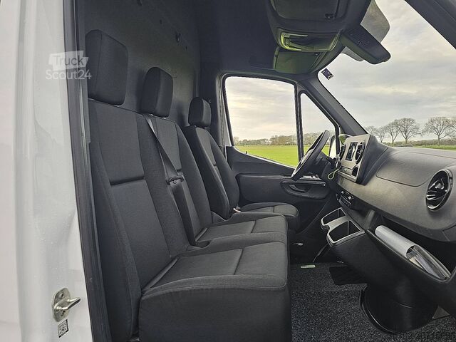 High-roof van MERCEDES-BENZ SPRINTER 314 L2H2 Mbux Automaat!