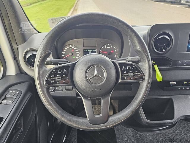 High-roof van MERCEDES-BENZ SPRINTER 314 L2H2 Mbux Automaat!
