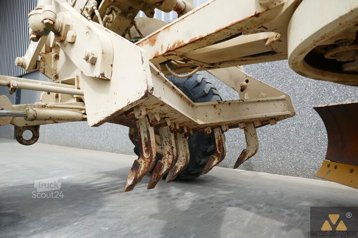 Greideris Caterpillar 130G Ex-army