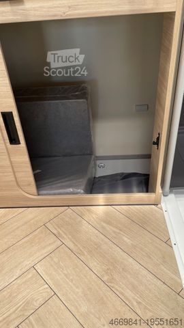 Integruota kemperis CHALLENGER 2060 - 2025 inkl. 4,4t / AHK / Drive light usw.