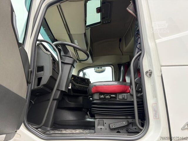 Standardni vlačilec VOLVO FH13 460