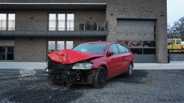 Μίνι λεωφορείο VOLKSWAGEN Passat Variant Trendline BlueMotion Unfall