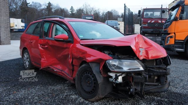 Μίνι λεωφορείο VOLKSWAGEN Passat Variant Trendline BlueMotion Unfall