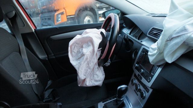 Μίνι λεωφορείο VOLKSWAGEN Passat Variant Trendline BlueMotion Unfall