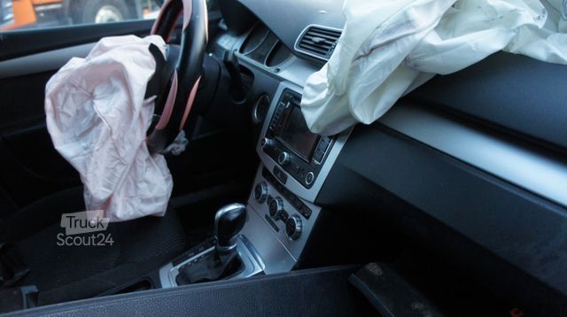 Μίνι λεωφορείο VOLKSWAGEN Passat Variant Trendline BlueMotion Unfall