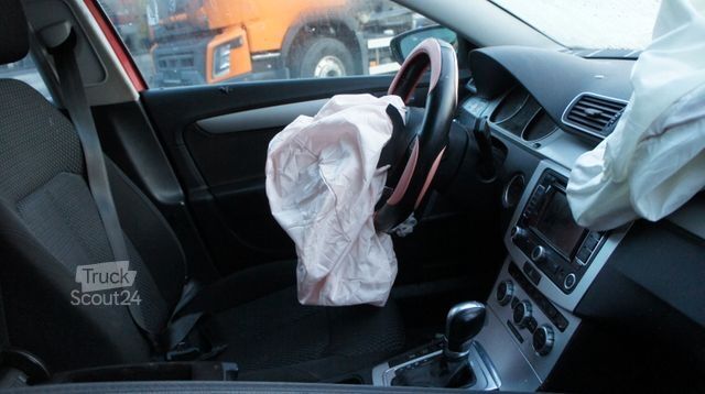 Μίνι λεωφορείο VOLKSWAGEN Passat Variant Trendline BlueMotion Unfall