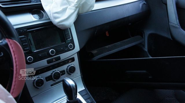 Μίνι λεωφορείο VOLKSWAGEN Passat Variant Trendline BlueMotion Unfall