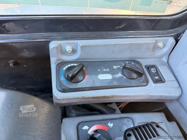 Kubota U36-4 - 3,9 t - *popolna hidravlika - *hidravlična hitra menjava - *5084 ur* - klima - CE - o Kubota U36-4 - 3.9T - *FULL HYDR - *HYDR QUICKHITCH - ...