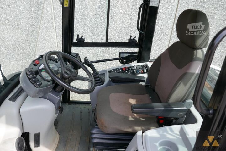 колісний навантажувач Caterpillar 906M