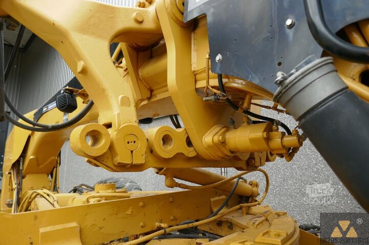 Грейдер Caterpillar 140M