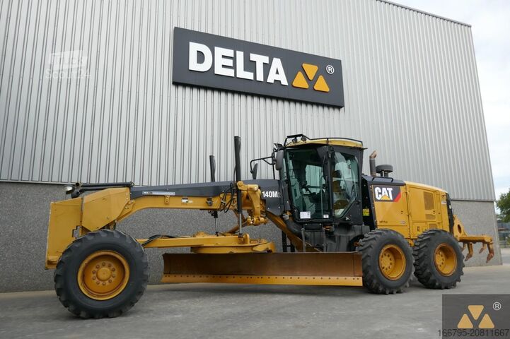 Грейдер Caterpillar 140M2